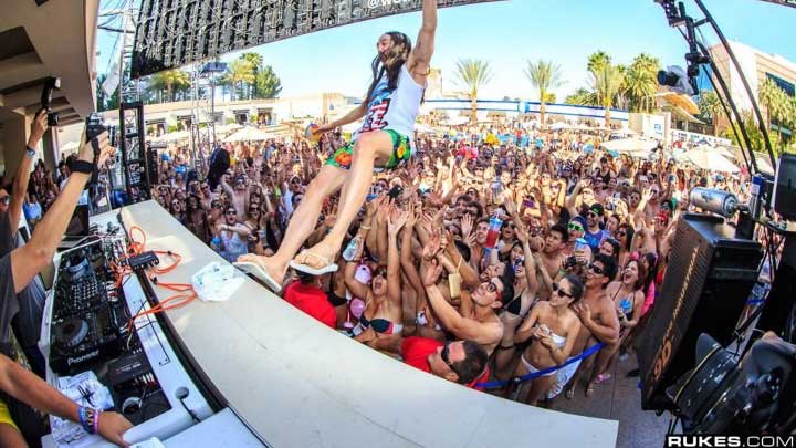 Labor Day Weekend Wet Republic