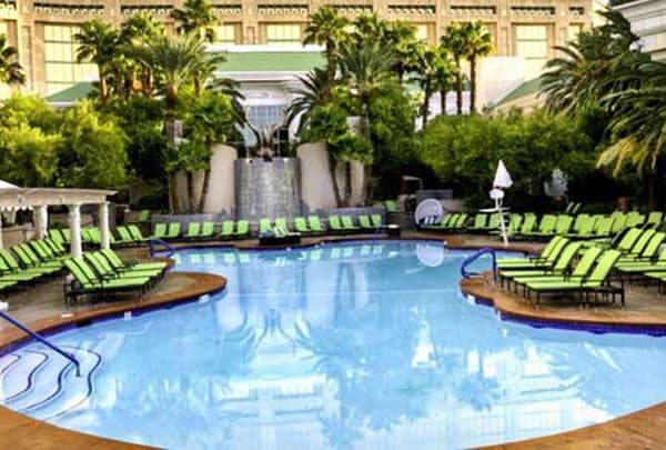 Four Seasons Pool